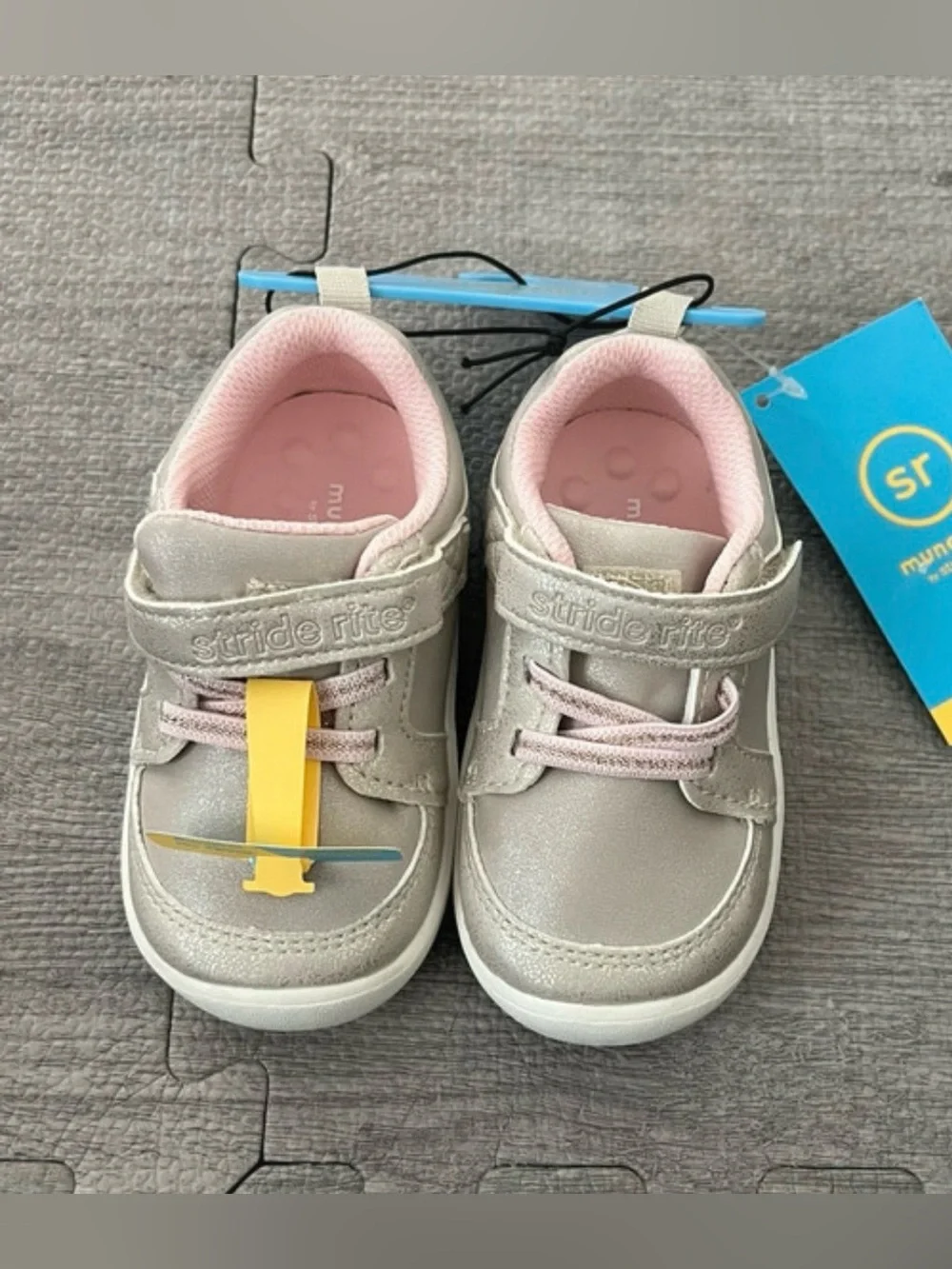 Stride Rite Gray & Pink Hook & Loop Low Top Sneaker, Unisex Baby